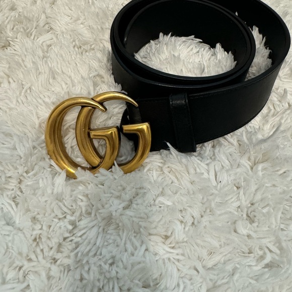 Gucci Black Leather Belt with Gold GG Buckle - Picture 4 of 8